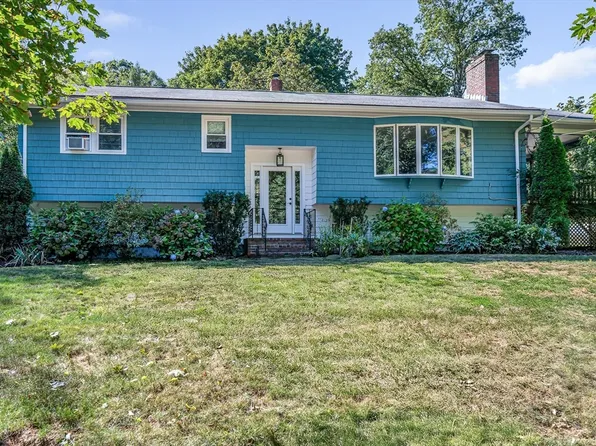398 Andover St, Wilmington, MA 01887