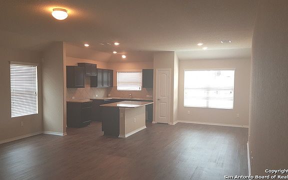 5th image of 719 Pelican Bch