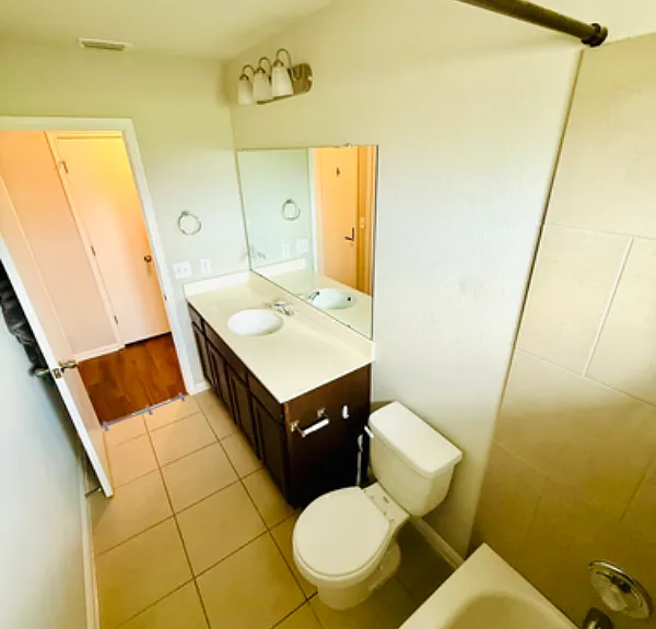 400 Eagle Brook Ln — Photo 13