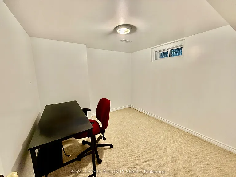 1039 Karsh Dr — Photo 31