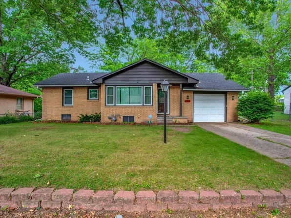 1935 SW Burnett Rd, Topeka, KS 66604