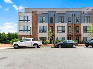 402 Stabler Ln, Alexandria, VA 22304