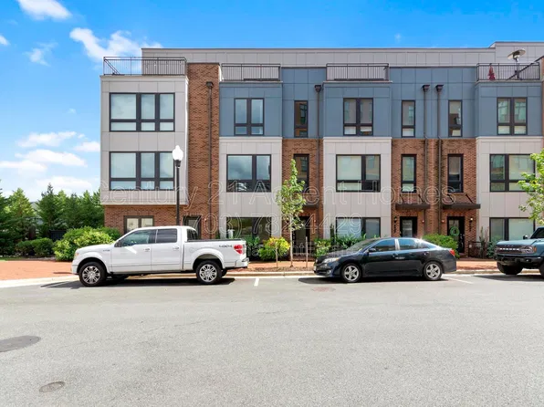402 Stabler Ln, Alexandria, VA 22304