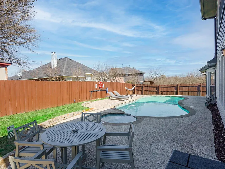 2808 Wales Ct — Photo 45