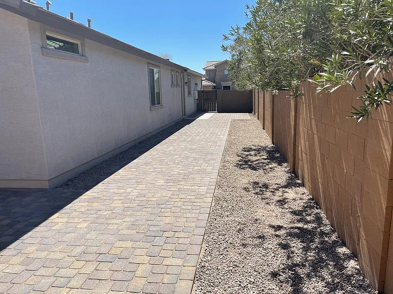 588 E Quail Dr — Photo 4