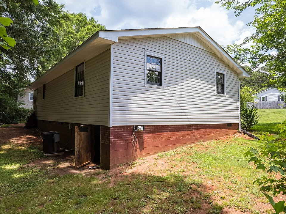 2017 Redwood Cir