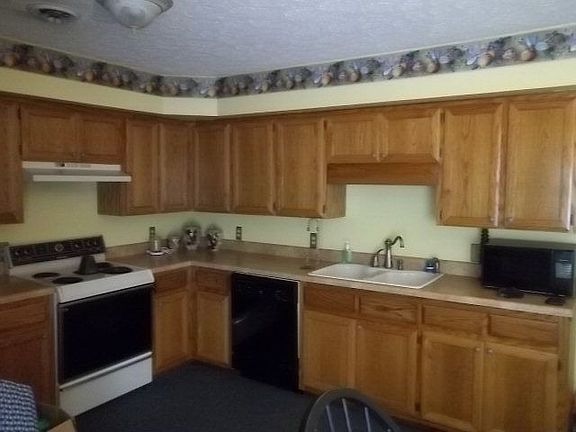 2nd image of 878 Hiawatha Dr