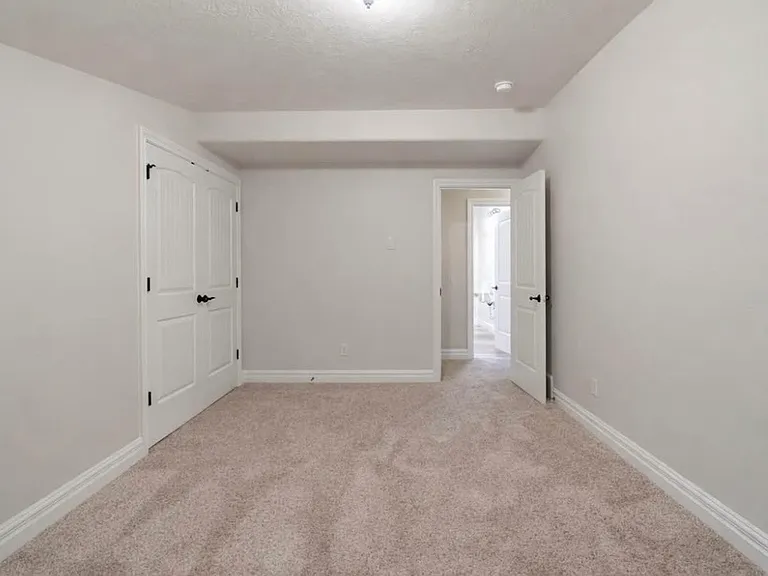 10252 S 3570 W #B — Photo 7