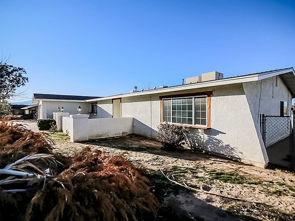 3rd image of 58136 Desert Gold Dr