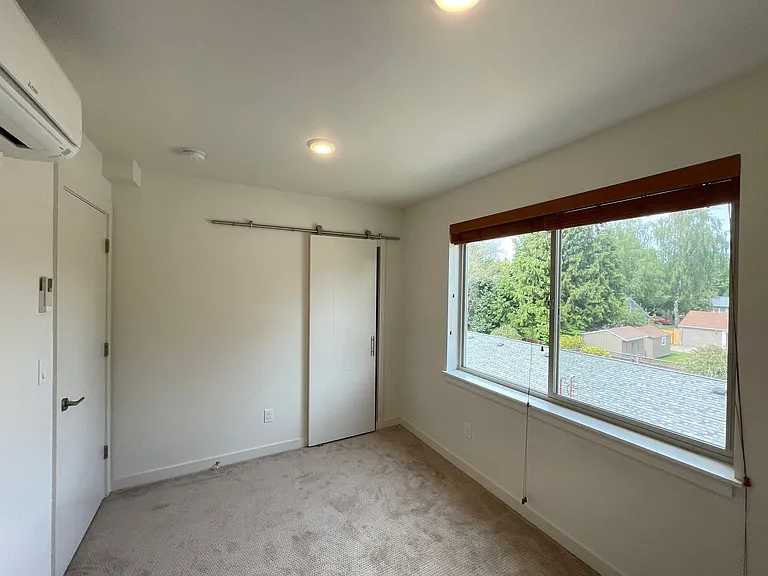 3638 NE 73rd Pl — Photo 6