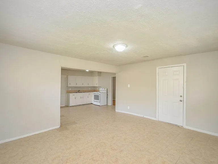 217 Owens St — Photo 13