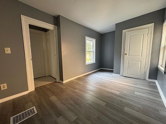 5th image of 37 Granfield Ave #1