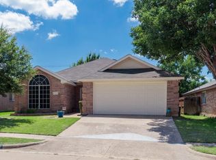 6710 Pax Ct, Arlington, TX 76002
