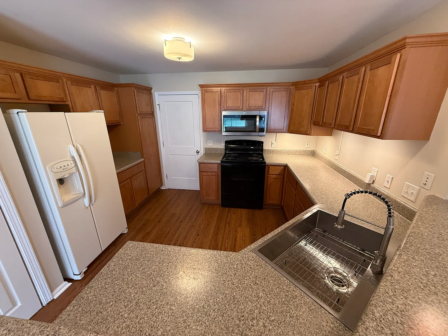 3 bed, 1235 sqft, $1,750 — Photo 3
