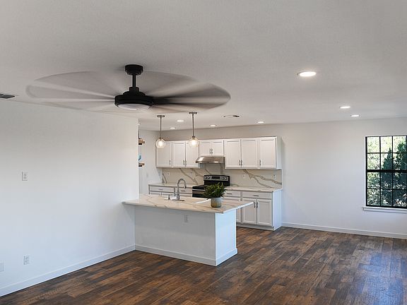 3rd image of 379 Friendlywood Dr