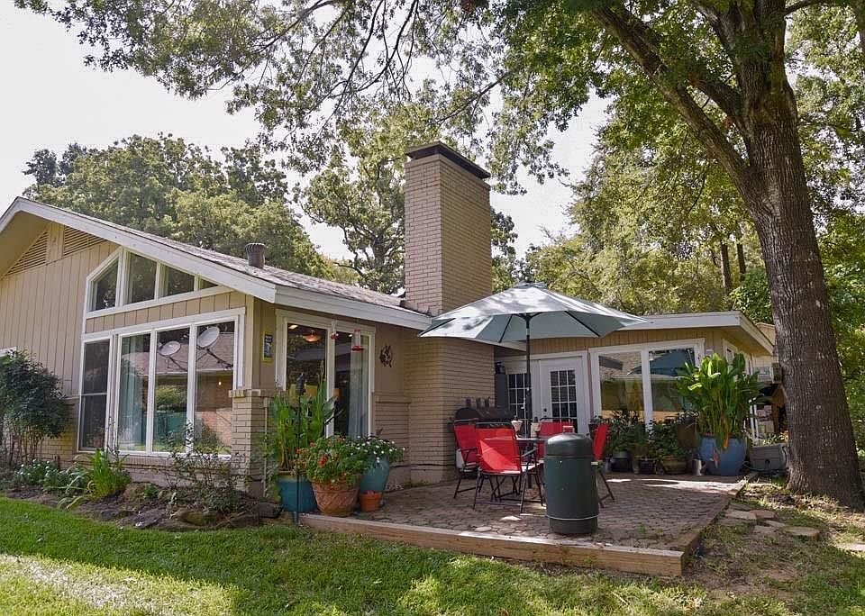 1st image of 8 Oakridge Cir