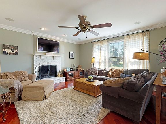5th image of 1770 Rolling Hills Dr