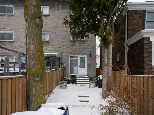 48 Carr St, Toronto, ON M5T 1B7