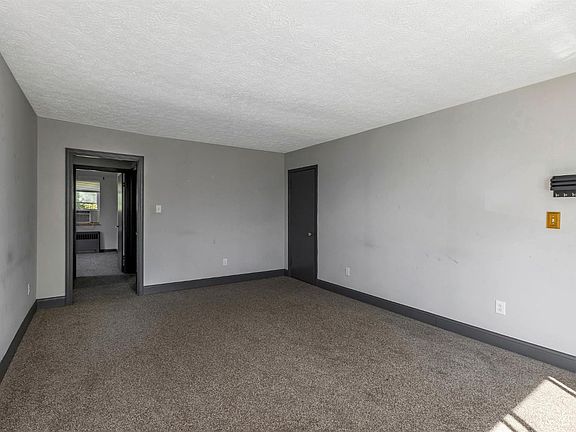 4th image of 5937 Oakwood Ave