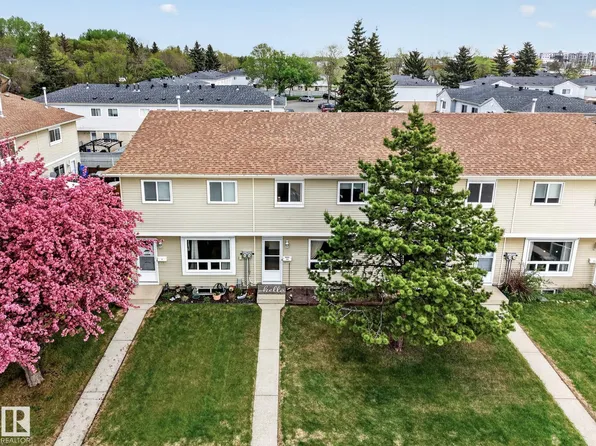 2131 Oak St #11, Strathcona County, AB T8A 4W9