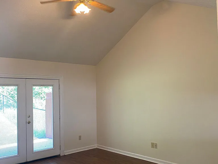 1963 Bluff Ct — Photo 3