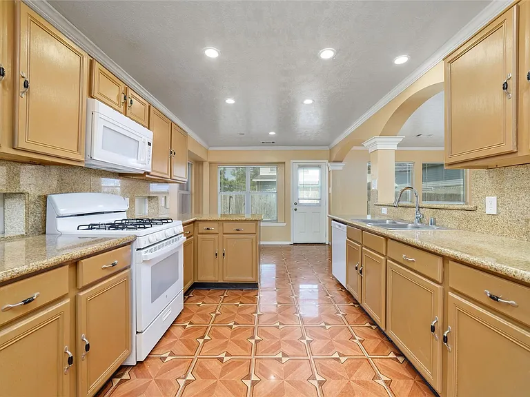 8207 Aliso Canyon Ln — Photo 11