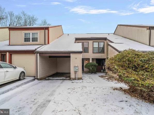 19 Jack Ladder Cir, Horsham, PA 19044