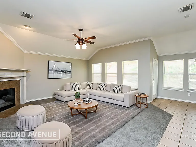 302 Charlie Way — Photo 2