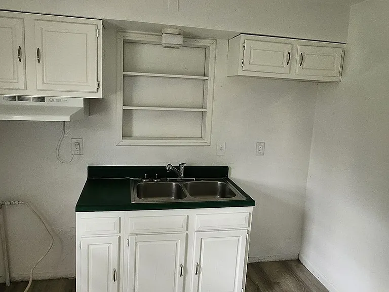 1710 E Moffat Ave — Photo 5