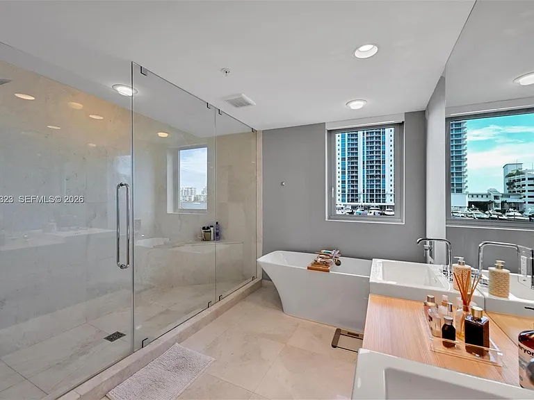 17111 Biscayne Blvd #207 — Photo 18