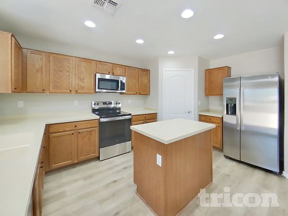 4th image of 1004 E Kelsi Ave
