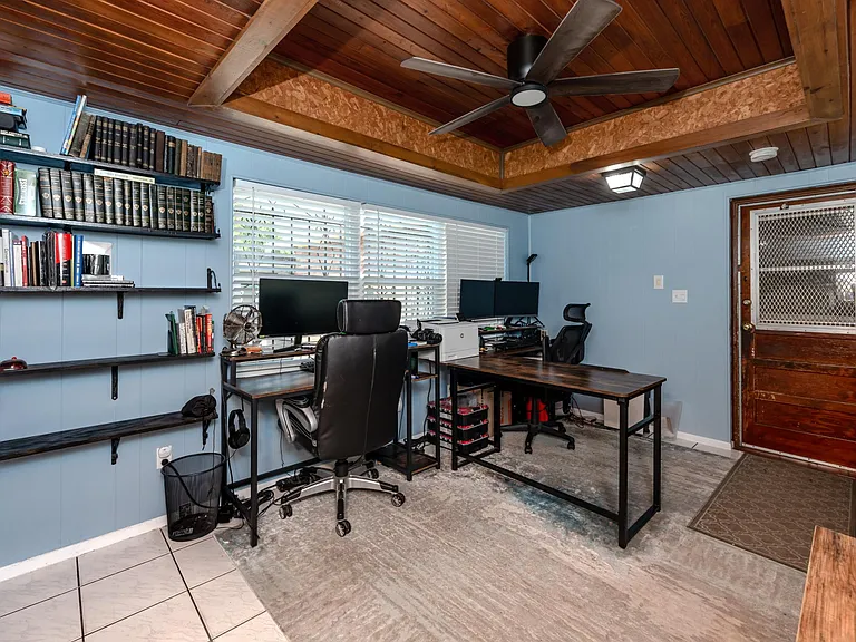 2524 W Leroy St — Photo 18