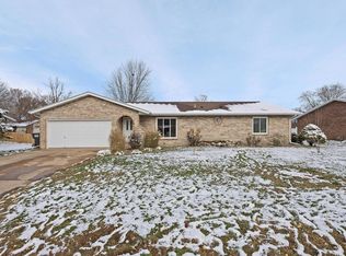400 Flagstone Dr, Belleville, IL 62221