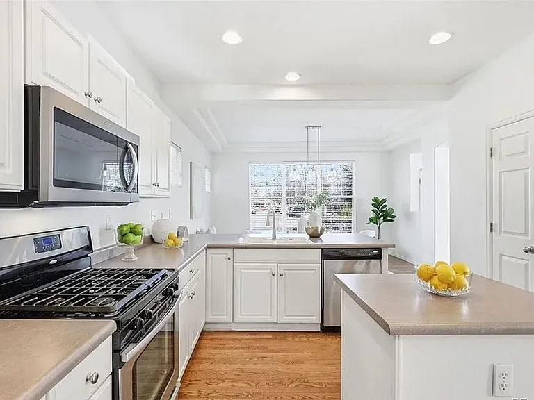 2043 King Way — Photo 4