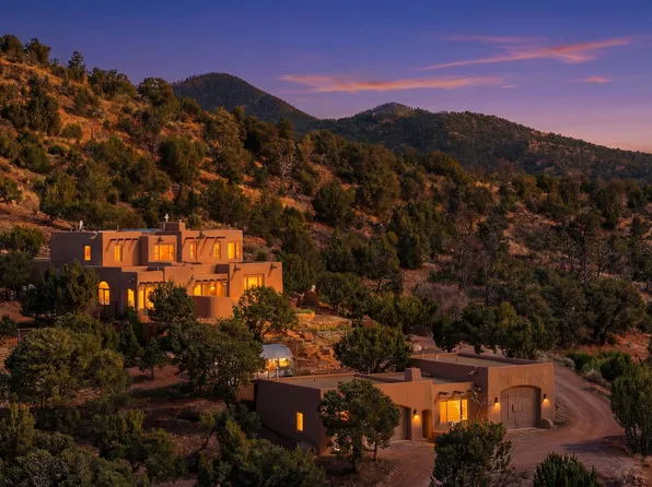 30 Camino Sanador, Santa Fe, NM 87505