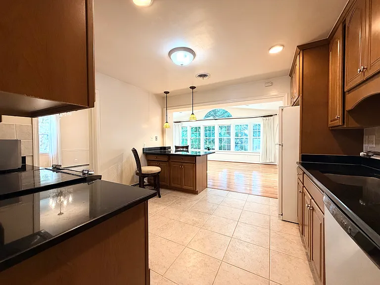 7529 Cayuga Ave — Photo 16