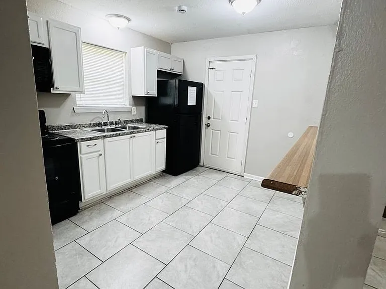 3433 Hollywood St — Photo 12