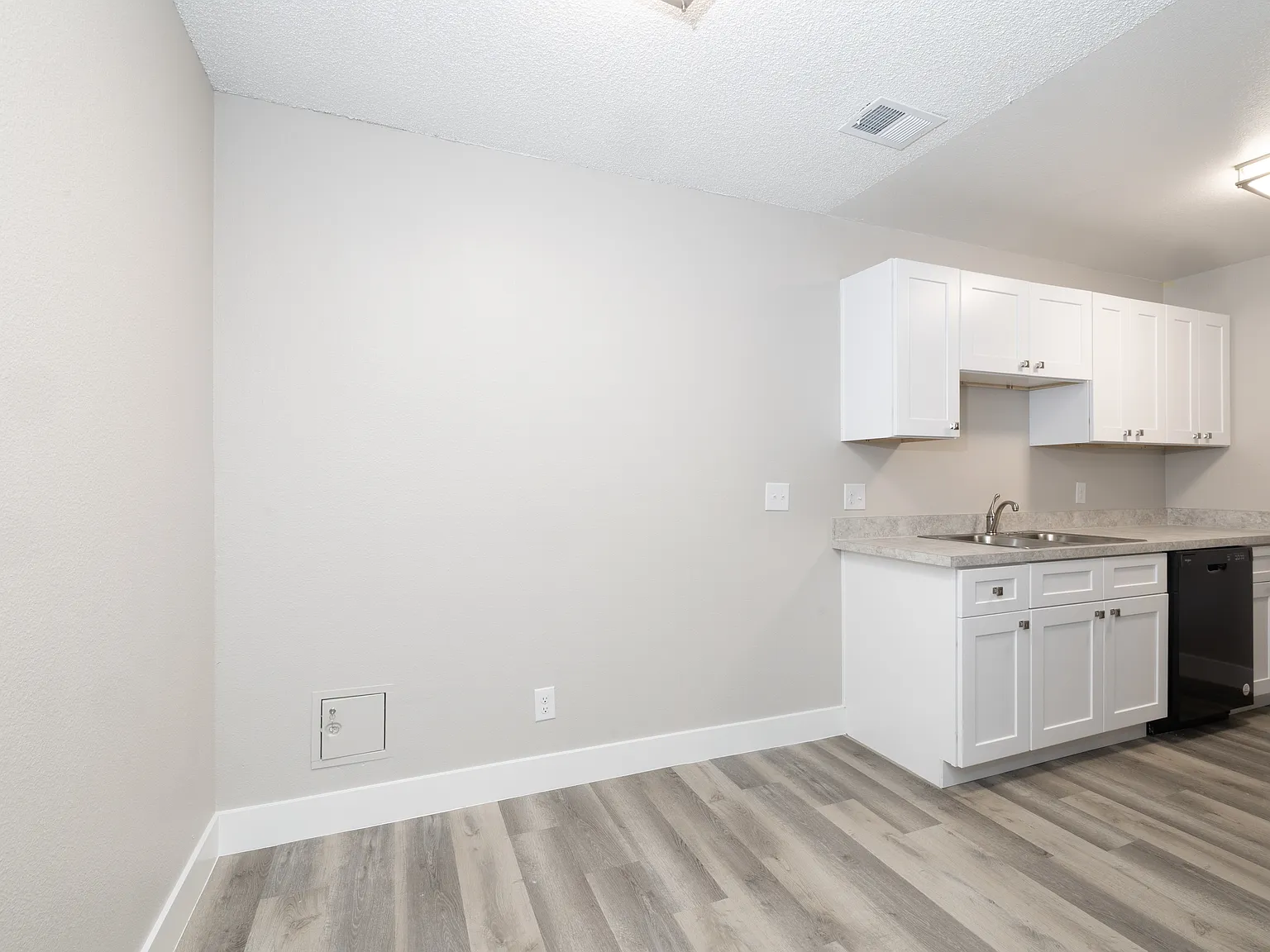 Parkview Apartments — Photo 4