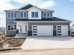 4816 Cornice Loop, Bismarck, ND 58503