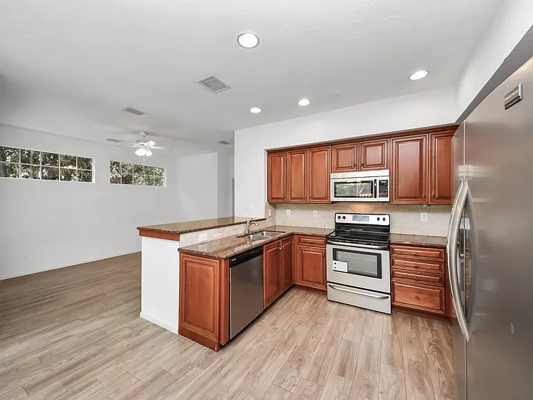 103 E Lakeridge Dr — Photo 17