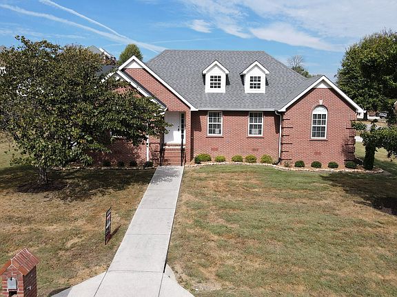 5th image of 95 Maple Dr