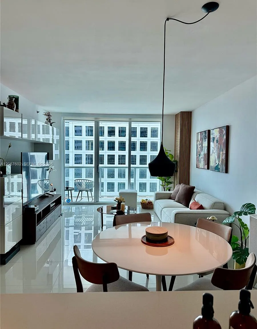 500 Brickell East Condo — Photo 2