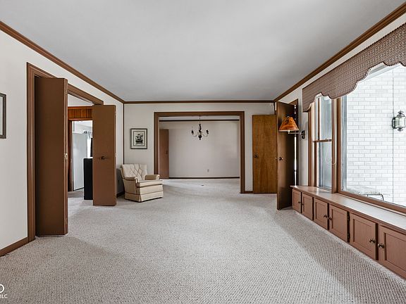 5th image of 426 Oakwood Dr