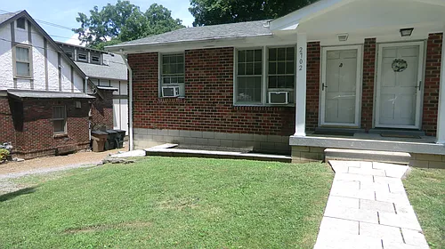 2702 Woodlawn Dr #B Photo 1