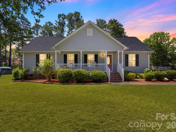 2004 Hunters Ridge Rd, Lancaster, SC 29720