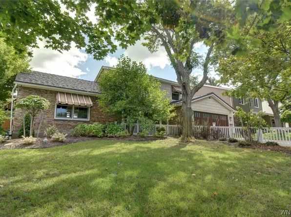 3683 Cumberland Ln, Hamburg, NY 14075
