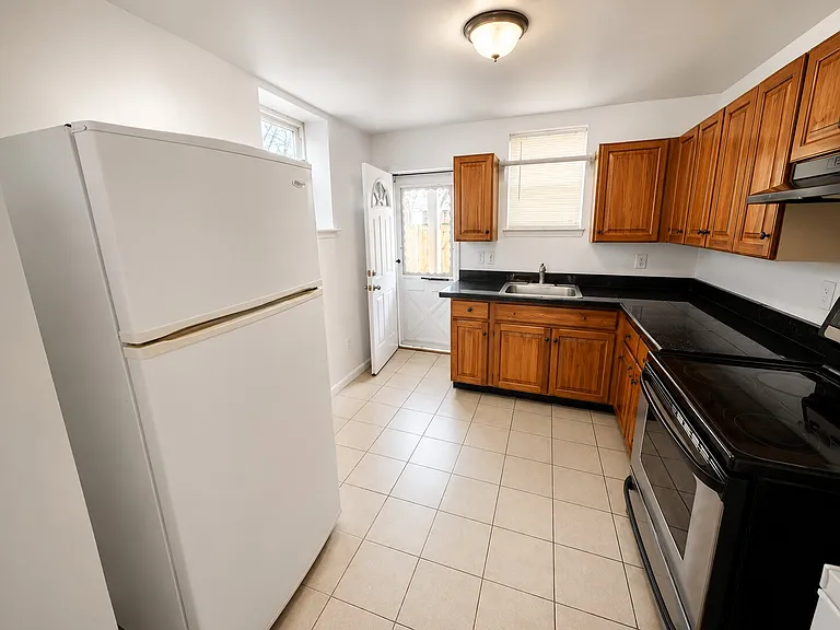 2624 Gerritt St — Photo 3