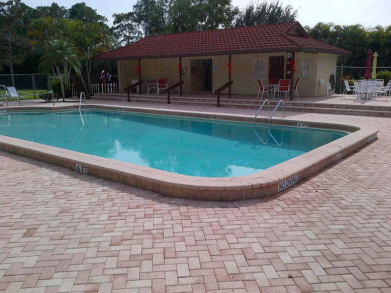 2093 Pine Isle Ln — Photo 11