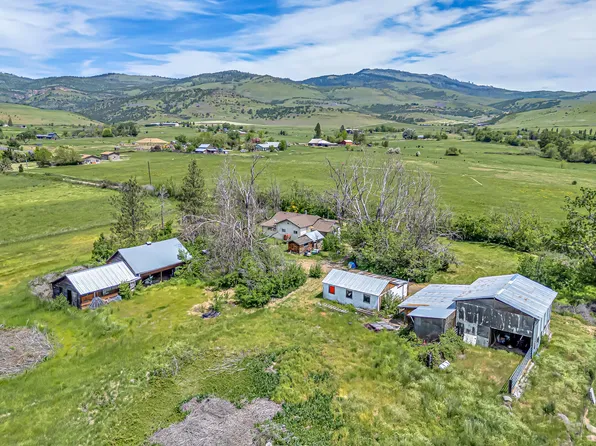 560 E Valley View Rd, Ashland, OR 97520