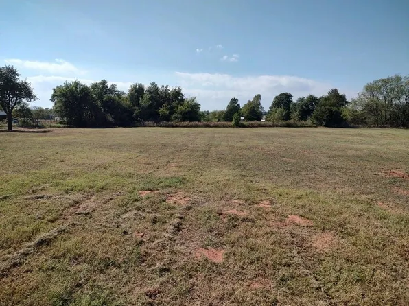 870 Pinewood Ln, Blanchard, OK 73010